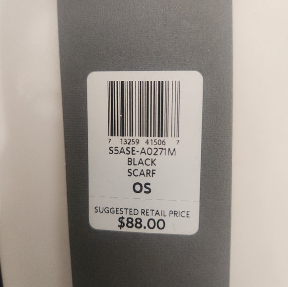 Eileen Fisher Scarf Made from lustrous silk - Picture 6 of 8